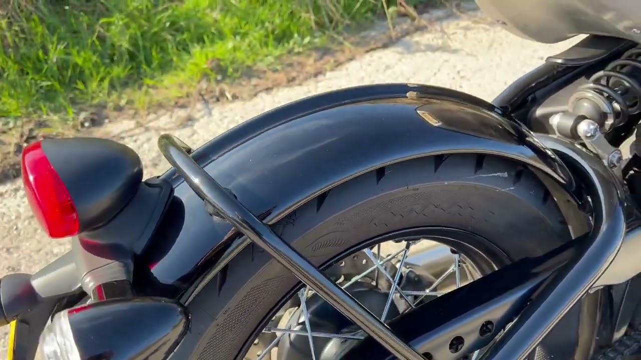 Triumph Bonneville Bobber Walkaround