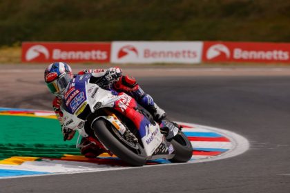 British Superbikes: Kent Claims Top Spot And Holds Off Stacey
