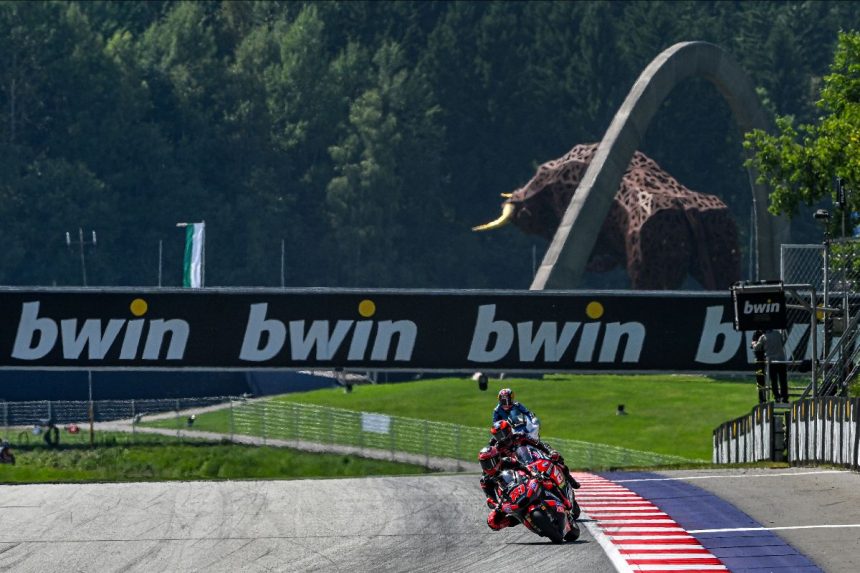 Gonzalez Edges Out Canet, Competition Close In Moto2